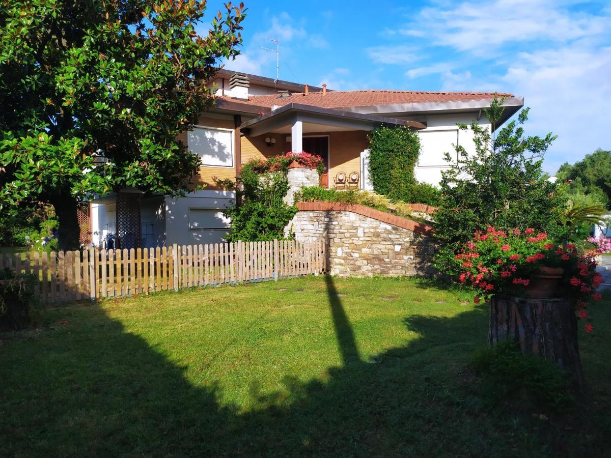 B&B Tra Mare E Marmo Marina Di Carrara Exterior photo