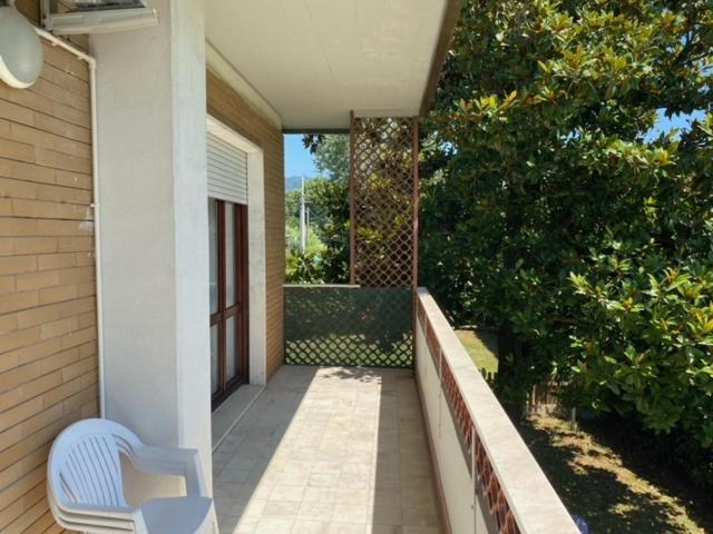 B&B Tra Mare E Marmo Marina Di Carrara Exterior photo